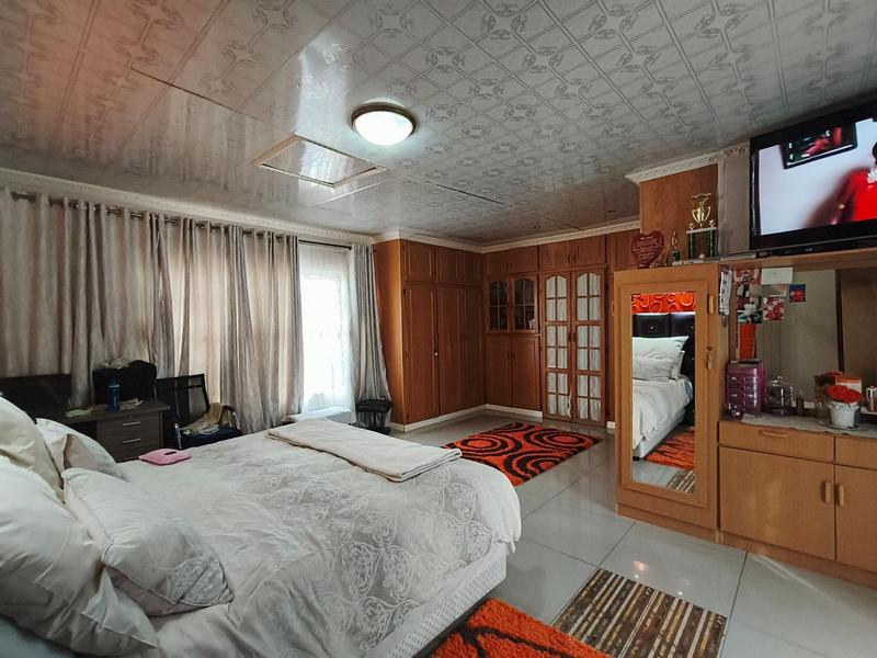 7 Bedroom Property for Sale in Southernwood Eastern Cape